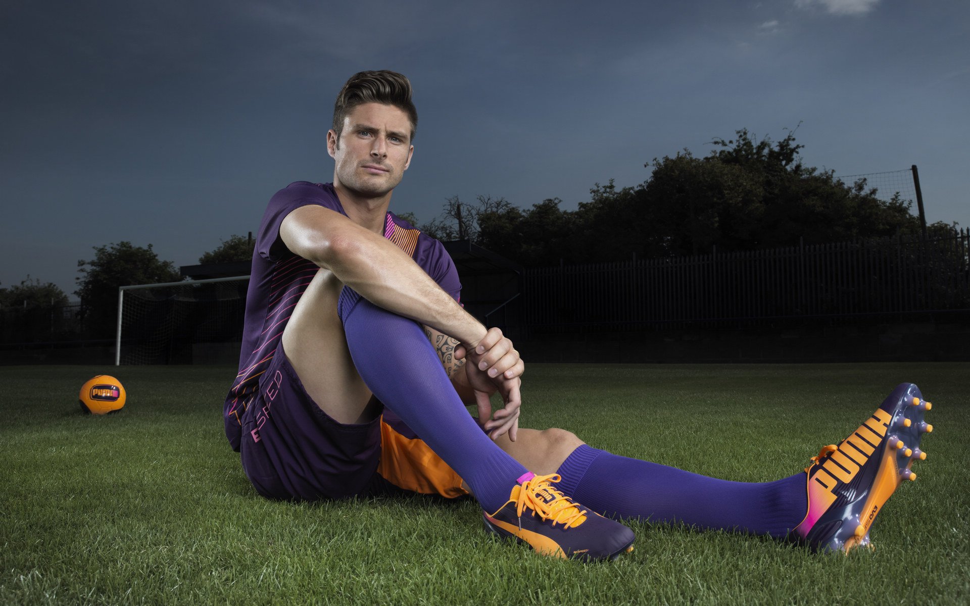 英超激战不断：精彩场面引爆全场观众！，英超集锦视频